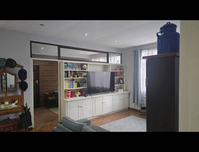 2 BEDROOM APARTMENT FOR SALE IN CLARENDON